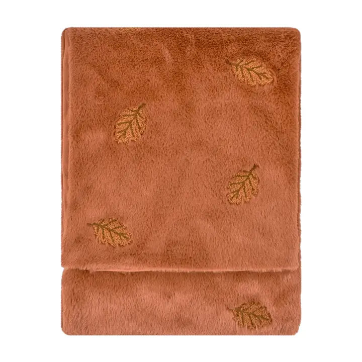 Plaid Autumn Trail fausse fourrure rouille avec feuilles brodées